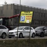 16.03.2023. Kielce. Parkingi prywatne przygotowane na targi AGROTECH / Fot. Paulina Michta - Radio Kielce