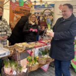 26.03.2023. Opatów. Kiermasz wielkanocny. Na zdjęciu: poseł Marek Kwitek / Fot. Grażyna Szlęzak - Radio Kielce