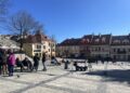 29.03.2023. Sandomierz. Plan serialu „Ojciec Mateusz” / Fot. Grażyna Szlęzak - Radio Kielce