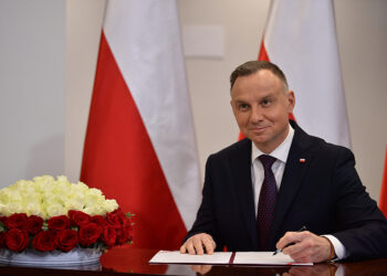 30.03.2023. Siedlce. Prezydent RP Andrzej Duda podczas uroczystości podpisania Ustawy o Krajowej Sieci Onkologicznej w Mazowieckim Szpitalu Wojewódzkim im. św. Jana Pawła II w Siedlcach. Ustawa o KSO zakłada poprawę organizacji systemu udzielania świadczeń opieki zdrowotnej w zakresie onkologii / Fot. PAP - Przemysław Piątkowski