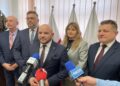 14.03.2023. Kielce. Konferencja Solidarnej Polski. Na zdjęciu (od lewej): Janusz Nawrot, Poseł Mariusz Gosek, Tomasz Jamka, Anita Koniusz, Artur Konarski / Fot. Michał Kita - Radio Kielce