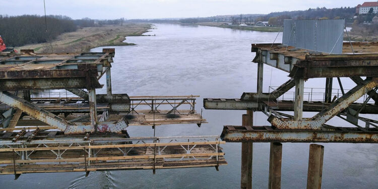 Sandomierz. Remont mostu nad Wisłą / źródło: GDDKiA