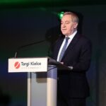 17.03.2023. Kielce. XXVIII Międzynarodowe Targi Techniki Rolnej „Agrotech”. Na zdjęciu: Henryk Kowalczyk - minister rolnictwa / Fot. Wiktor Taszłow - Radio Kielce