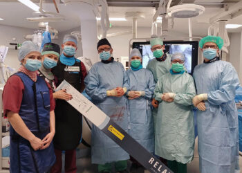 Zespół oddziału chirurgii naczyniowej Wojewódzkiego Szpitala Zespolonego dokonał wyjątkowej operacji - pierwszy raz w historii szpitala założono na tętnicy podobojczykowej stentgraft, czyli syntetyczną rurkę która wzmacnia ściany aorty / Fot. WSZ w Kielcach