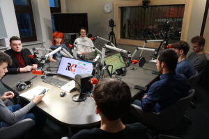 28.03.2023. Radio Kielce. Studio Polityczne Młodych. / Fot. Dionizy Krawczyński - Radio Kielce