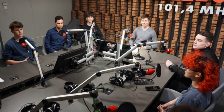 28.03.2023. Radio Kielce. Studio Polityczne Młodych. / Fot. Dionizy Krawczyński - Radio Kielce