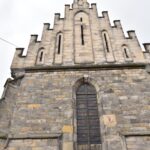 06.03.2023. Końskie. Witraż w Kolegiacie Świętego Mikołaja w Końskich / Fot. Magdalena Galas-Klusek - Radio Kielce