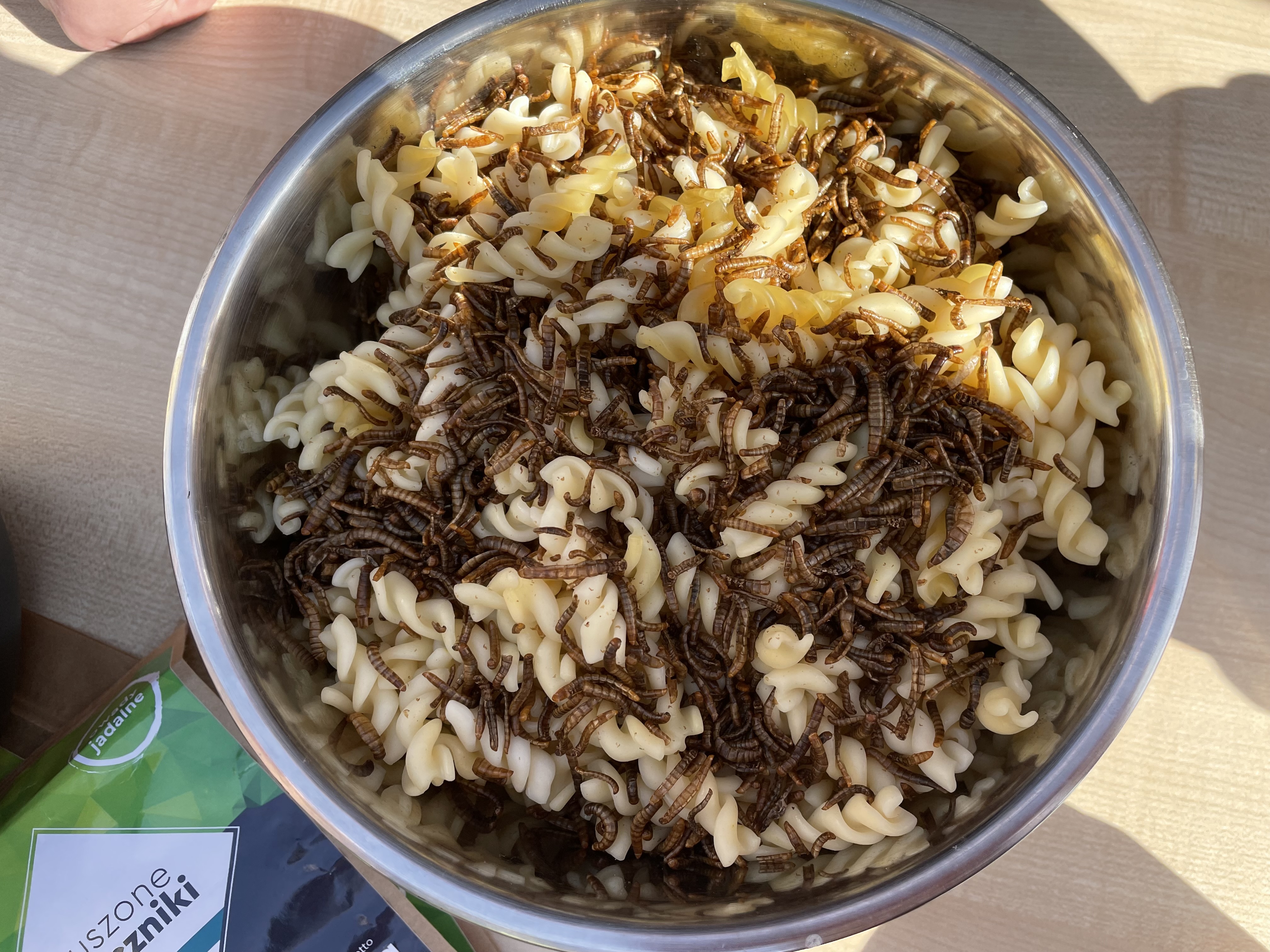 Działacze PiS przestrzegali przed pomysłami włączenia do jadłospisu robaków czy szarańczy