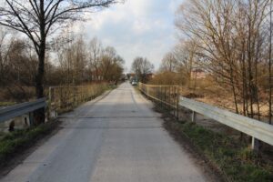 26.03.2023. Wrocieryż. Most na rzece Mierzawa / Fot. Marta Gajda-Kruk - Radio Kielce