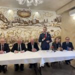 16.03.2023. Sandomierz. Spotkanie sympatyków Nowej Lewicy. Na zdjęciu (od lewej): Grzegorz Żmuda - współprzewodniczący świętokrzyskiej Nowej Lewicy, prof. Jerzy Jaskiernia, Ryszard Lewandowski - wiceprzewodniczący powiatowych struktur Nowej Lewicy w Sandomierzu, poseł Krzysztof Gawkowski, Paulina Piechna-Więckiewicz - wiceprzewodnicząca Nowej Lewicy, poseł Maciej Kopiec. / Fot. Grażyna Szlęzak - Radio Kielce