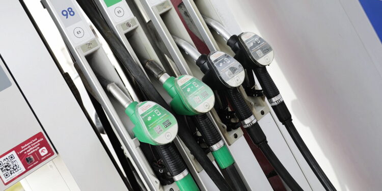 Ceny paliw mają spadać