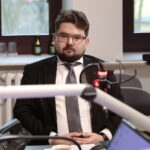 13.03.2023. Studio Polityczne Radia Kielce. Na zdjęciu: Filip Strząbała - Nowa Lewica. / Fot. Wiktor Taszłow - Radio Kielce