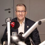 13.03.2023. Studio Polityczne Radia Kielce. Na zdjęciu: Piotr Dasios - Polska 2050. / Fot. Wiktor Taszłow - Radio Kielce