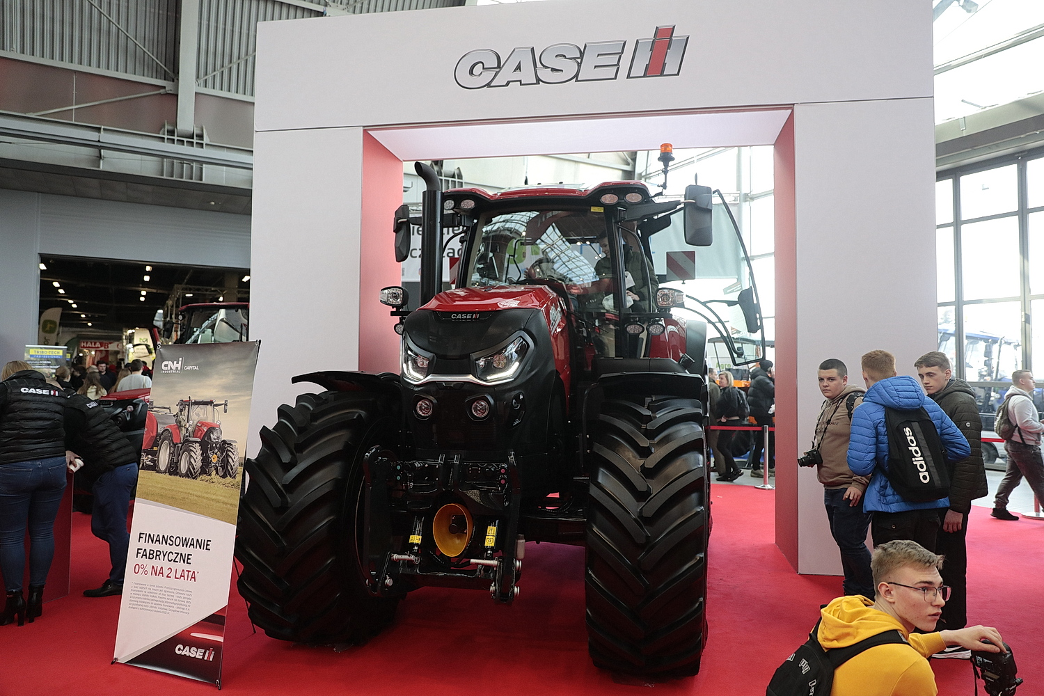 Tysiące osób zachwycone targami Agrotech i Las-Expo 2023 - Radio Kielce 17.03.2023. Kielce. Targi Agrotech. Ciągnik CASE IH PUMA 260 AFS CONNECT / Fot. Wiktor Taszłow - Radio Kielce
