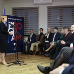 20.03.2023. Daleszyce. Spotkanie z mieszkańcami. Na zdjęciu (przy mikrofonie): wiceminister Anna Krupka. / Fot. Wiktor Taszłow - Radio Kielce