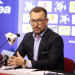 21.03.2023. Kielce. Konferencja, podczas której został przedstawiony sponsor strategiczny Korony Kielce. Na zdjęciu: Artur Murawski - dyrektor Departamentu Sponsoringu, Promocji i Zarządzania Marką w Enea / Fot. Wiktor Taszłow - Radio Kielce