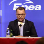 21.03.2023. Kielce. Konferencja, podczas której został przedstawiony sponsor strategiczny Korony Kielce. Na zdjęciu: Artur Murawski - dyrektor Departamentu Sponsoringu, Promocji i Zarządzania Marką w Enea / Fot. Wiktor Taszłow - Radio Kielce