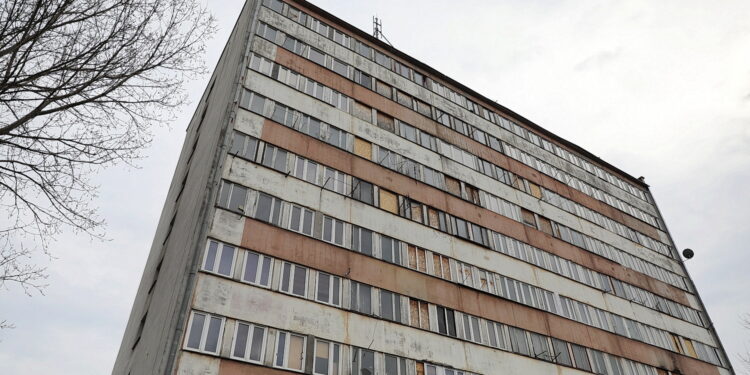 24.03.2023. Kielce. Ulica Młoda 4. Wieżowiec socjalny / Fot. Wiktor Taszłow - Radio Kielce