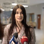 31.03.2023. Kielce. Urząd Wojewódzki. Wernisaż wystawy malarstwa Pauliny Domagały i Dariusza Stelmacha. Na zdjęciu: Paulina Domagała / Fot. Wiktor Taszłow - Radio Kielce