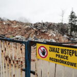 09.03.2023. Kielce. Rozbiórka budynków byłego szpitalika dziecięcego przy ulicy Langiewicza / Fot. Wiktor Taszłow – Radio Kielce