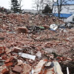 09.03.2023. Kielce. Rozbiórka budynków byłego szpitalika dziecięcego przy ulicy Langiewicza / Fot. Wiktor Taszłow – Radio Kielce