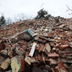 09.03.2023. Kielce. Rozbiórka budynków byłego szpitalika dziecięcego przy ulicy Langiewicza / Fot. Wiktor Taszłow – Radio Kielce