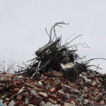 09.03.2023. Kielce. Rozbiórka budynków byłego szpitalika dziecięcego przy ulicy Langiewicza / Fot. Wiktor Taszłow – Radio Kielce