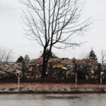 09.03.2023. Kielce. Rozbiórka budynków byłego szpitalika dziecięcego przy ulicy Langiewicza / Fot. Wiktor Taszłow – Radio Kielce