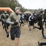 11.03.2023. Kielce. Mistrzostwa Wojsk Obrony Terytorialnej w biegach przełajowych. / Fot. Wiktor Taszłow - Radio Kielce