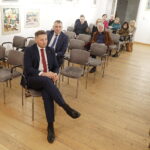 09.03.2023. Kielce. OMPiO. Spotkanie pracowników muzeów z władzami miasta. Na zdjęciu (na pierwszym planie): Marcin Chłodnicki - zastępca prezydenta Kielc / Fot. Jarosław Kubalski - Radio Kielce