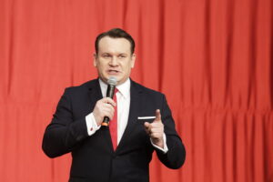 Na zdjęciu: Dominik Tarczyński - europoseł PiS / Fot. Jarosław Kubalski - Radio Kielce