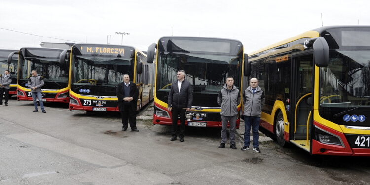 31.03.2023 Kielce. MPK. Poświęcenie nowych autobusów / Fot. Jarosław Kubalski - Radio Kielce