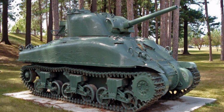 Czołg Sherman w wersji M4A1 z armatą 75 mm. / Źródło: wikipedia.org