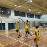 Siatkarskie Mistrzostwa Województwa Świętokrzyskiego. Mecz finałowy turnieju PSP Niekłań - PSP nr 7 Skarżysko-Kamienna / Fot. Jakub Rożek - Radio Kielce