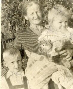 Rodzice Marianny i Marianna po wojnie / Fot. Archiwum rodzinne