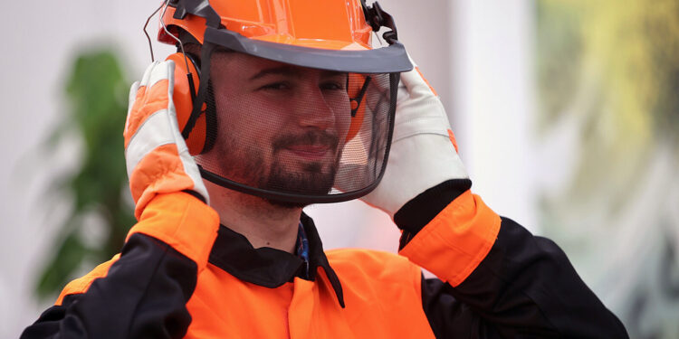 Znany tiktoker uczył z KRUS na targach Agrotech zasad BHP - Radio Kielce