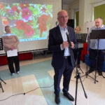 06.03.2023. Jędrzejów. Środowiskowy Dom Samopomocy. Na zdjęciu (przy mikrofonie): Piotr Wawrzyk - wiceminister spraw zagranicznych / Fot. Daniel Czwartosz – Radio Kielce