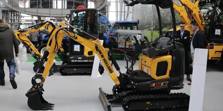 Pierwsza seryjnie produkowana koparka elektryczna - Radio Kielce