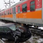 06.04.2023. Wełecz. Zderzenie auta osobowego z pociągiem / Fot. KW PSP Kielce