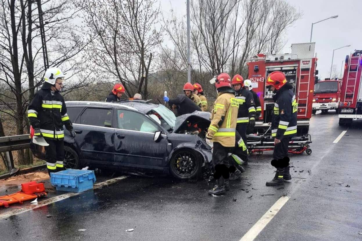 06.04.2023. Chmielów. Wypadek / Fot. Ratownictwo Powiatu Ostrowieckiego - Facebook