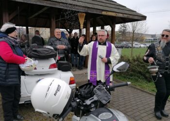08.04.2023. Wiślica. "Moto jajko" - wspólne święcenie pokarmów dla motocyklistów / Fot. Marta Gajda-Kruk - Radio Kielce
