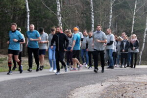 14.04.2023. Las Winiarski. Akcja biegania na ścieżce rowerowej / Fot. Marta Gajda-Kruk - Radio Kielce