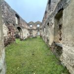 07.04.2023. Samsonów. Ruiny pieca hutniczego / Fot. Paulina Michta - Radio Kielce