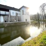 Pałac w Kurozwękach odzyskał wygląd sprzed wojny - Radio Kielce Pałac w Kurozwękach odzyskał wygląd sprzed wojny