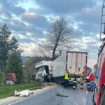 Przy pomocy narzędzi hydraulicznych wydobyto ofiarę wypadku