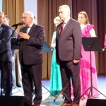 11.04.2023. Kielce, WDK. Spotkanie z okazji świąt Wielkanocy. Na zdjęciu (od lewej): senator Jarosław Rusiecki, poseł Krzysztof Lipiec, Andrzej Bętkowski - marszałek województwa. / Fot. Marcin Marszałek - Radio Kielce