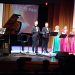 11.04.2023. Kielce, WDK. Spotkanie z okazji świąt Wielkanocy. Na zdjęciu (od lewej): senator Jarosław Rusiecki, poseł Krzysztof Lipiec, Andrzej Bętkowski - marszałek województwa. / Fot. Marcin Marszałek - Radio Kielce