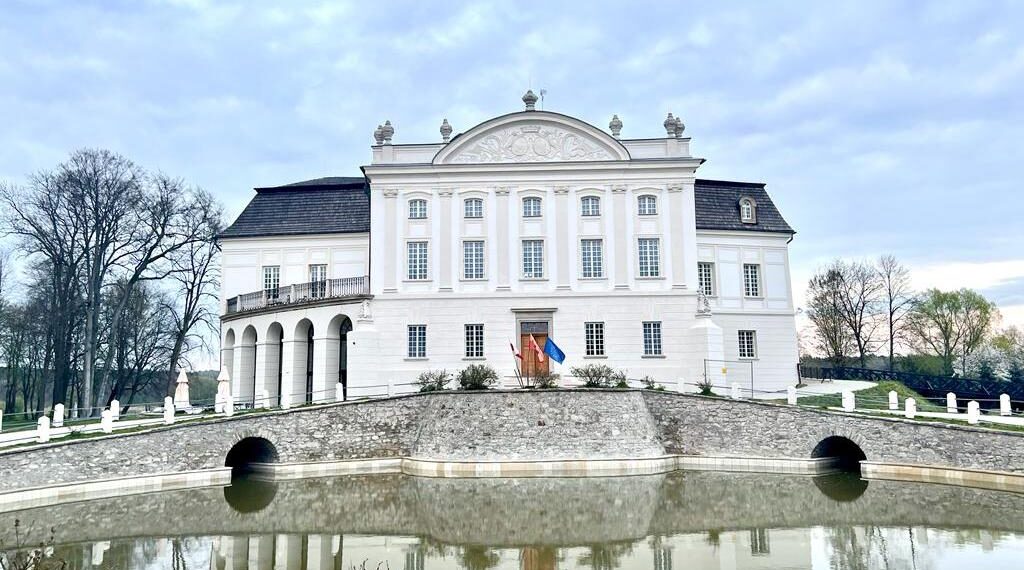 Pałac w Kurozwękach odzyskał wygląd sprzed wojny