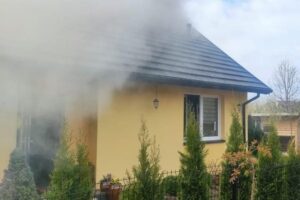 Pożar domu mieszkalnego. W akcji 24 strażaków