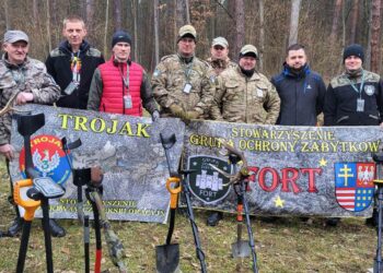 Grupa Trojak ze Stąporkowa i Grupa Ochrony Zabytków Fort ze Starachowic / źródło: Grupa Ochrony Zabytków Fort - Facebook